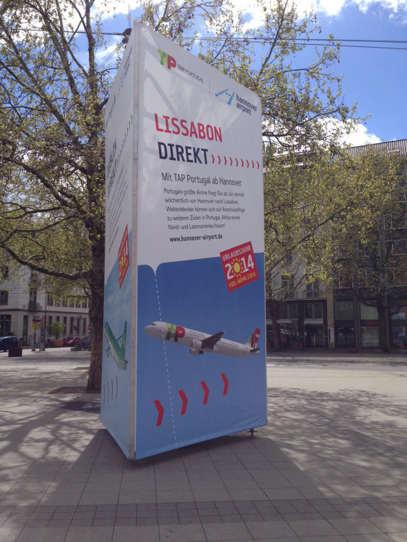 Aussenwerbung Hannover Airport für die Direktverbindung nach Lissabon